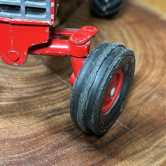 ERTL Vintage Farmall International Harvester 966 - 1/16 scale - Picture 9 of 17